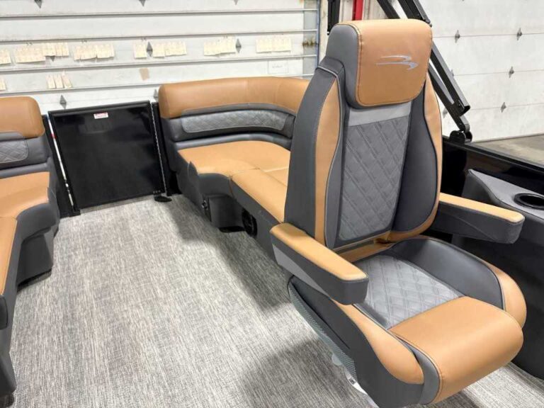 2026 Bennington 20SSR - SPS - Luxe - Blackout US-ETWS9188J526 [photo 17]